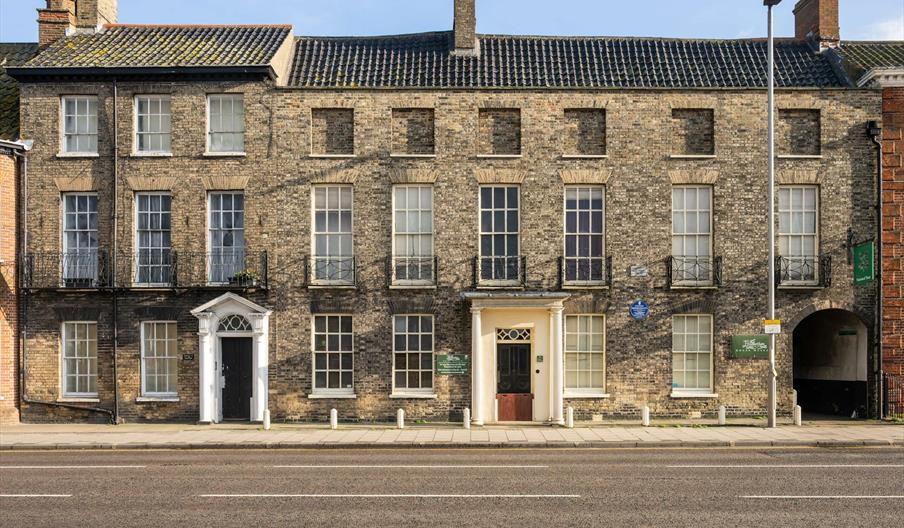 The exterior of Elizabethan House Museum