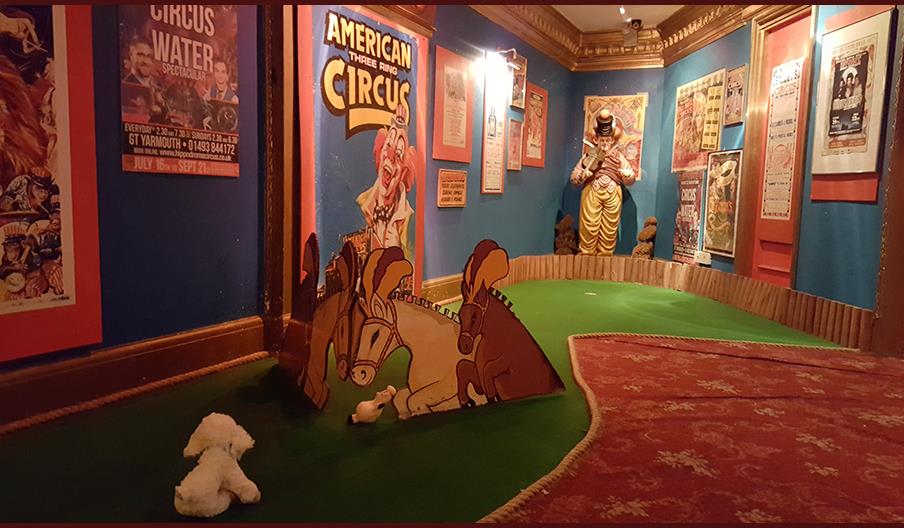 Hollywood Indoor Adventure Golf